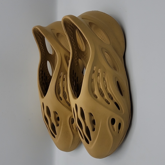 Yeezy Foam Runners Mist - Picture 2 of 7